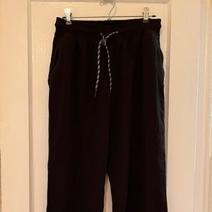 Athleta Trekkie straight crop pants
